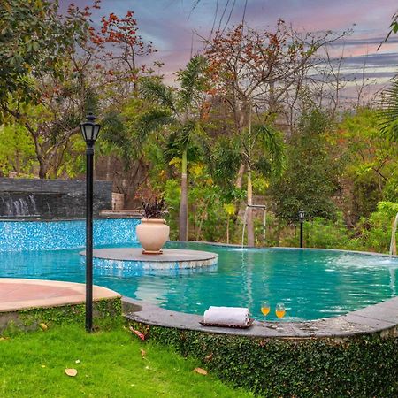 Stayvista At Maple Farms With Pool, Bbq & Bonfire Sohna Exterior photo